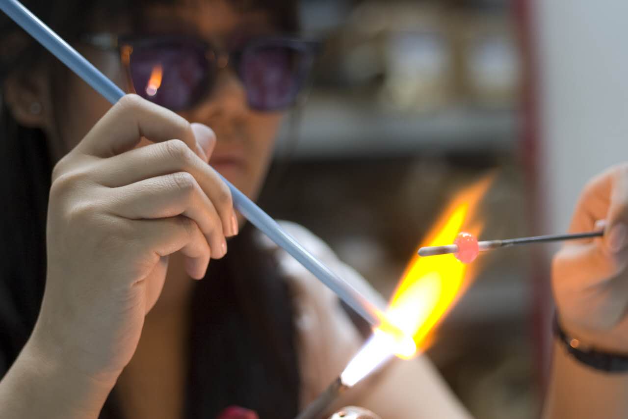 璀璨光影，匠心傳承——國家藝術(shù)基金項(xiàng)目“中國傳統(tǒng)手工藝玻璃燈工作品展”成功首演